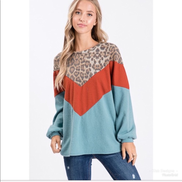 ❤️So Soft Brushed Chevron Color Block Sweatshirt! - Picture 4 of 8